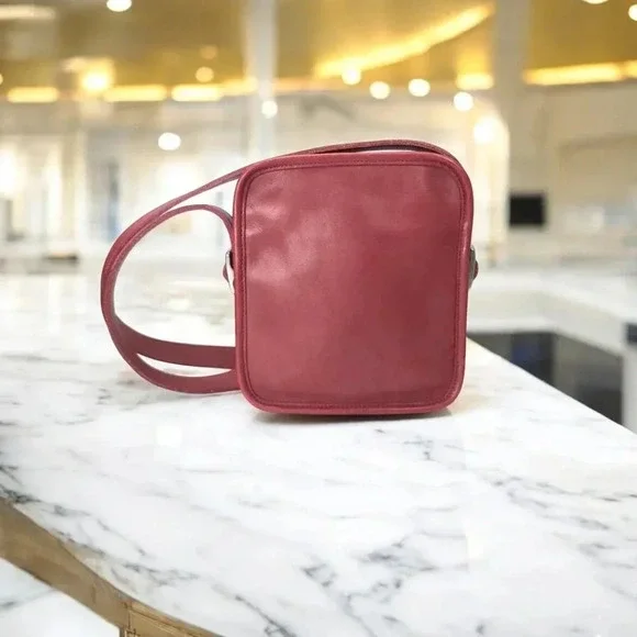 Vintage Coach “9817” Camera bag in red - Picture 12 of 13